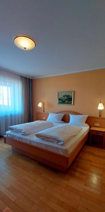 Hotel-Restaurant Kreuzhuber Neuburg am Inn Bagian luar foto