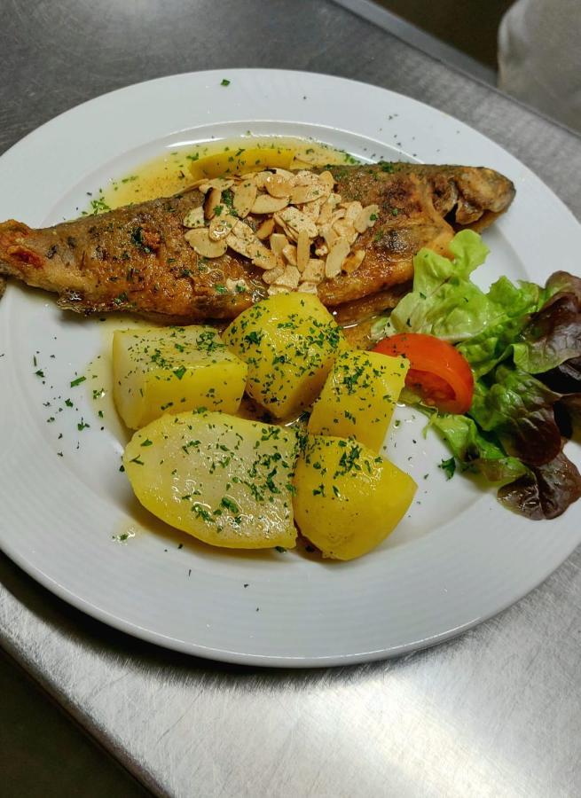 Hotel-Restaurant Kreuzhuber Neuburg am Inn Bagian luar foto